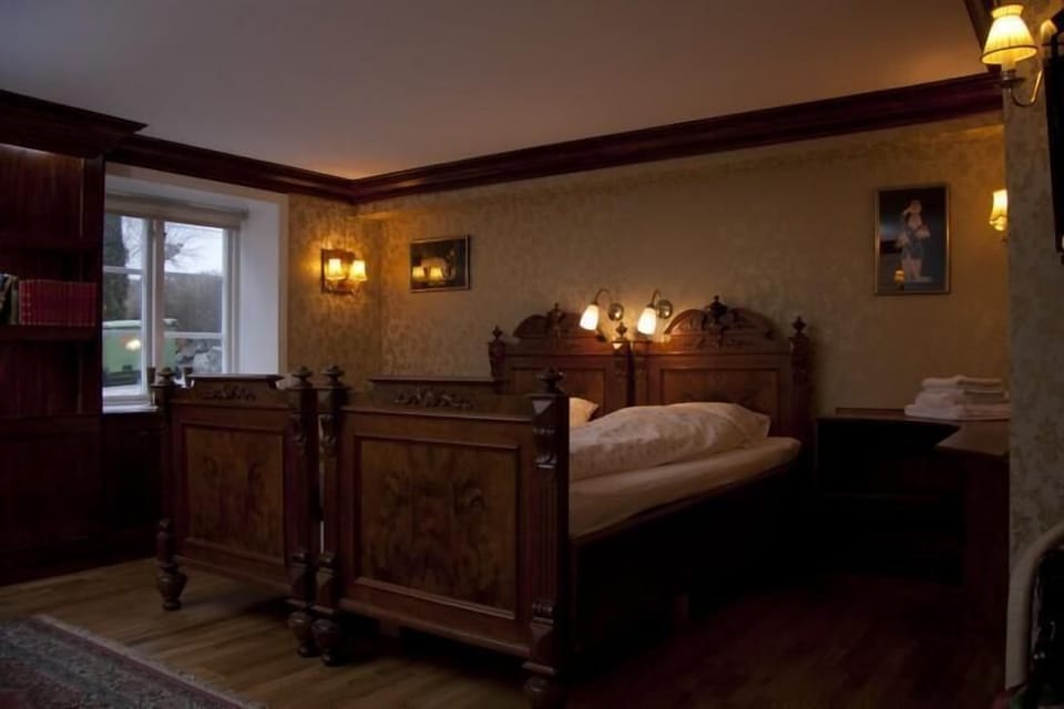 Deluxe Room, Private Bathroom | Blackout drapes, soundproofing, WiFi (free), individually decorated