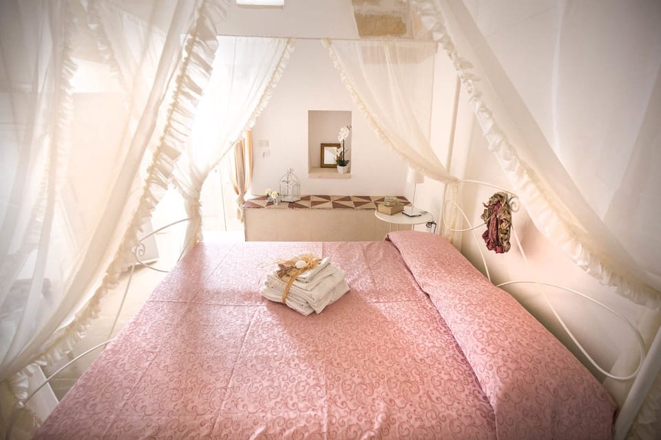 Double Room | Premium bedding, desk, bed sheets