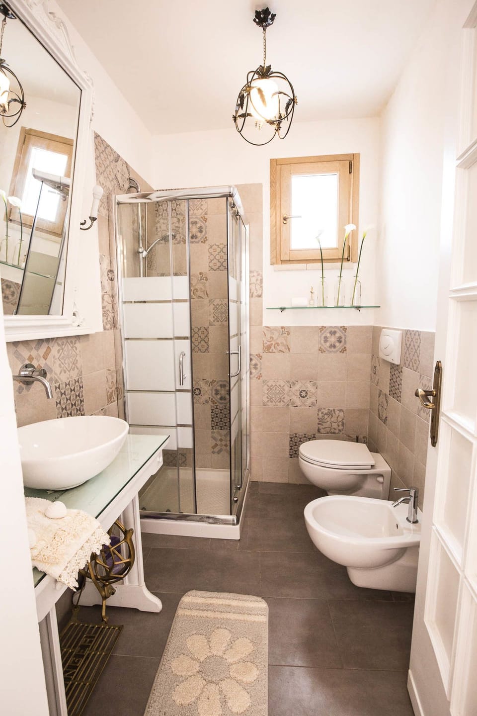 Triple Room | Bathroom | Shower, hair dryer, bidet, towels