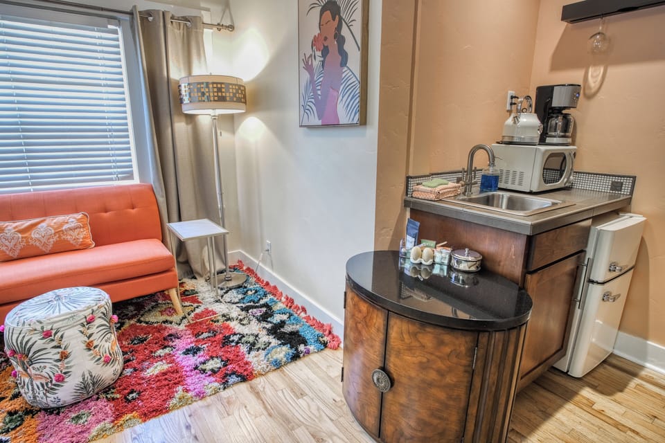 Sunrise Suite - Room 16 | In-room dining