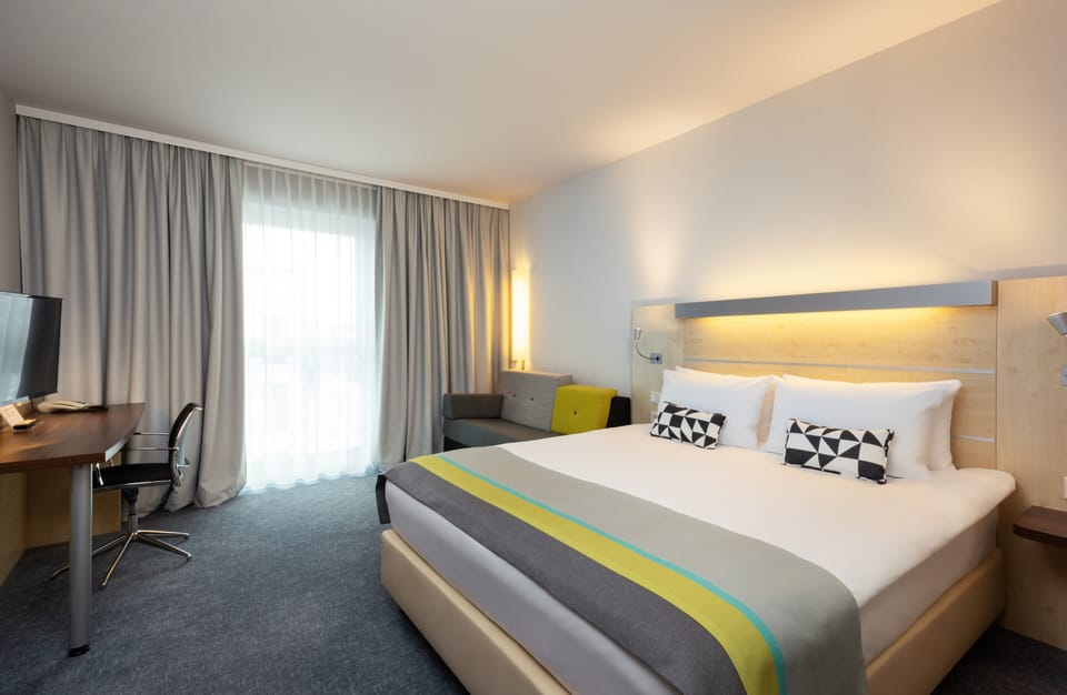 Standard Room, 1 Queen Bed with Sofa bed | Desk, laptop workspace, blackout drapes, soundproofing