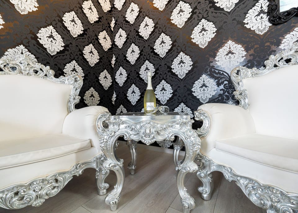 Design Superior Suite | In-room safe, individually decorated, desk, free WiFi