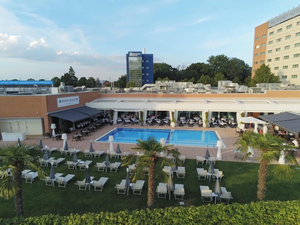 Seasonal outdoor pool, pool umbrellas, sun loungers