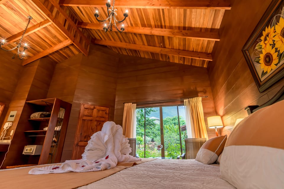 Romantic Chalet | In-room safe, iron/ironing board, free rollaway beds, free WiFi