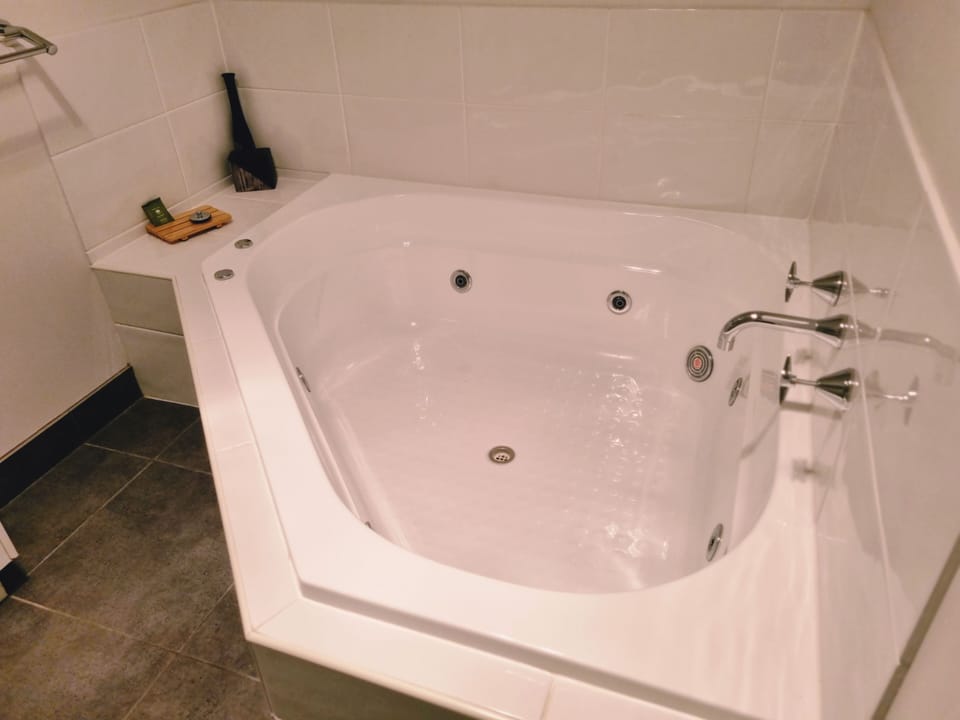 Ensuite Spa Bath