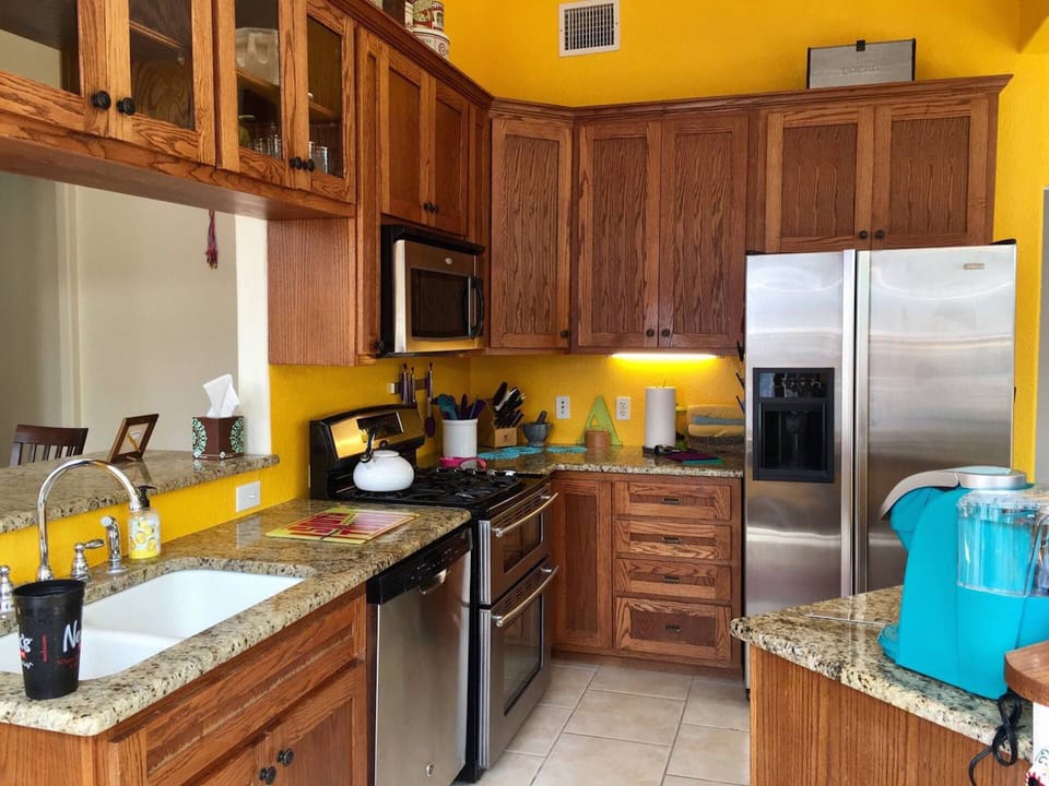 Fully stocked kitchen, with Keurig coffee machine.