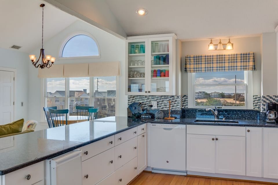 SS20: Sea Spray | Top Level Kitchen