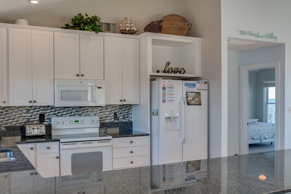 SS20: Sea Spray | Top Level Kitchen