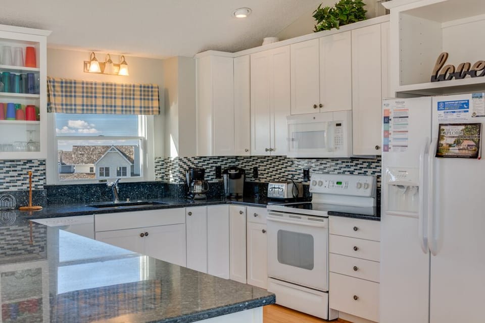 SS20: Sea Spray | Top Level Kitchen