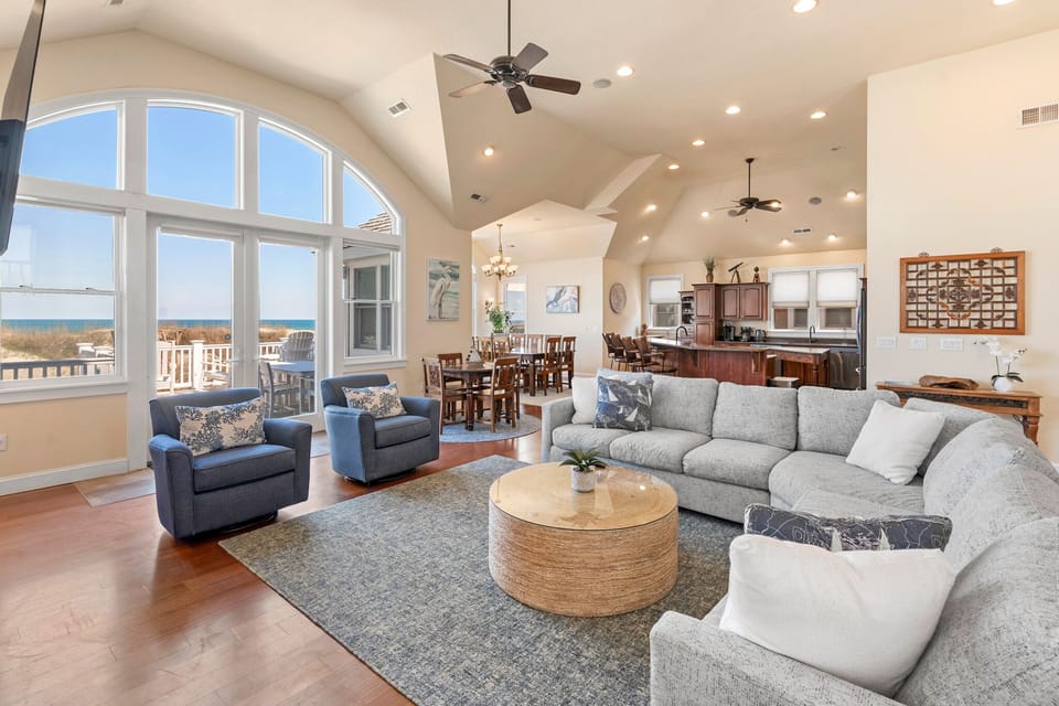 DE21N: Satisfaction | Top Level Living Area
