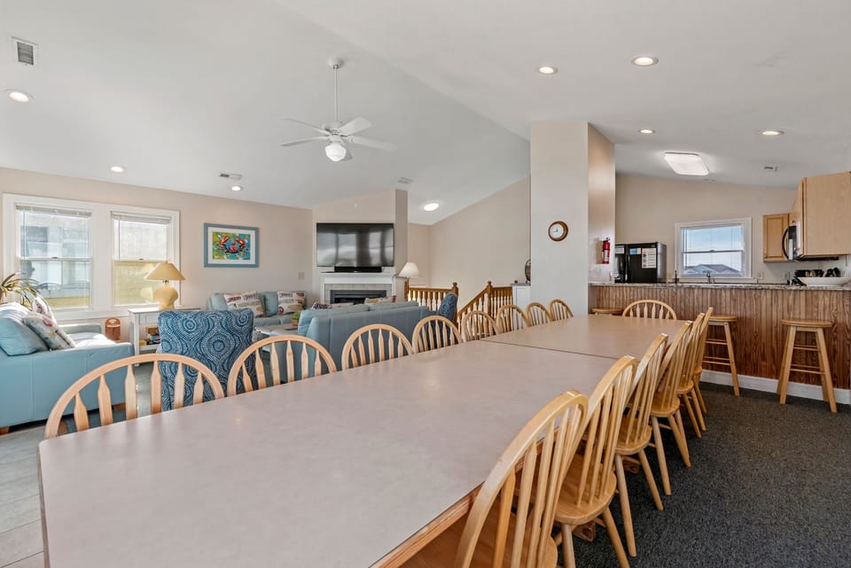 NH06: Ocean's Edge | Top Level Dining Area
