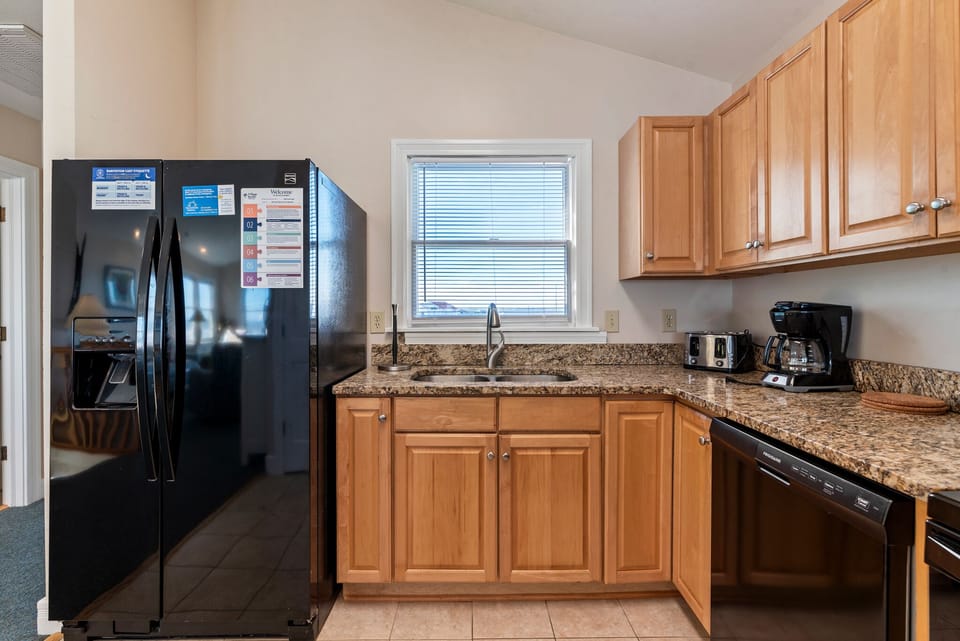 NH06: Ocean's Edge | Top Level Kitchen
