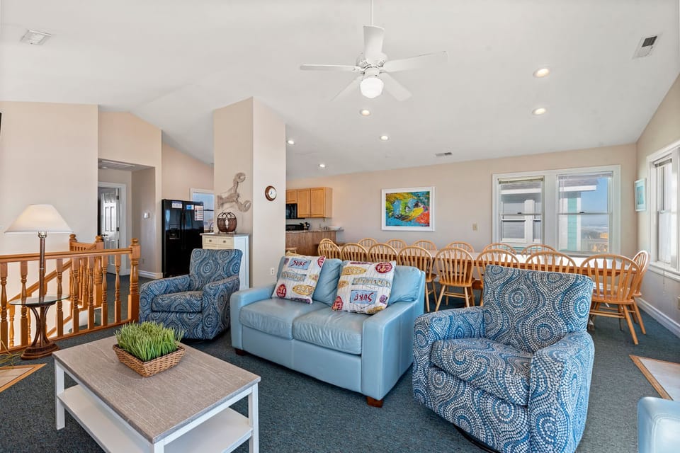 NH06: Ocean's Edge | Top Level Living Area