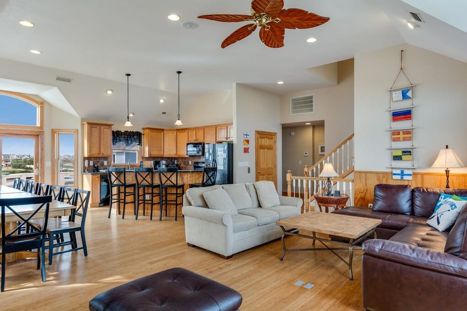 AW3: Lemon Crush | Top Level Living Area