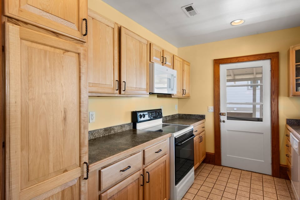JR10: Mann Cottage | Kitchen