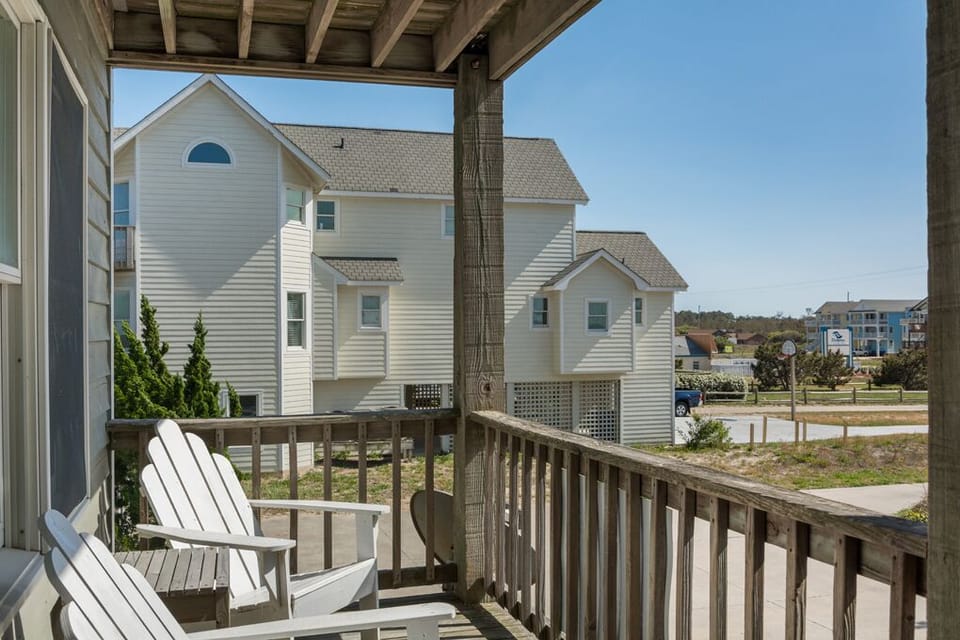 SN03:  Ellington Cottage By The Sea | Mid Level Deck
