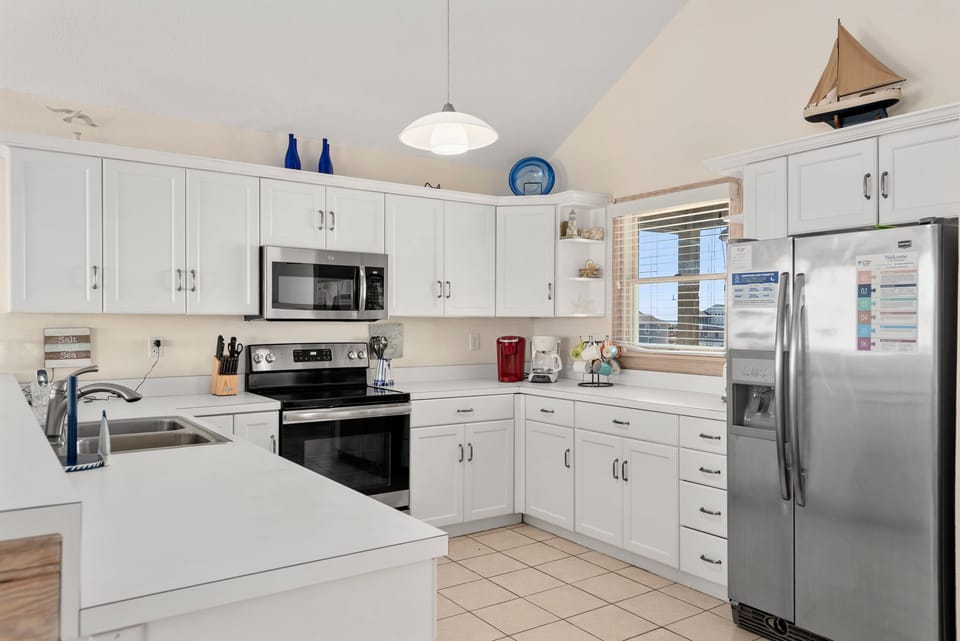 SN03: Ellington Cottage By The Sea | Top Level Kitchen
