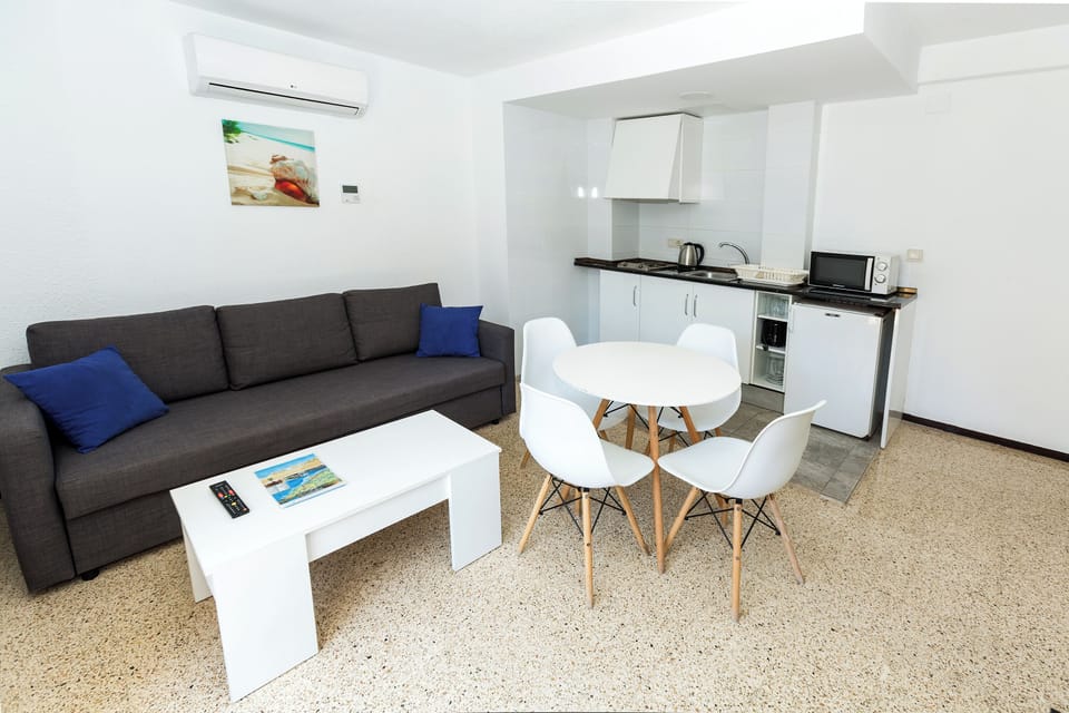 Apartment with terrace | Private kitchen | Shared fridge, microwave