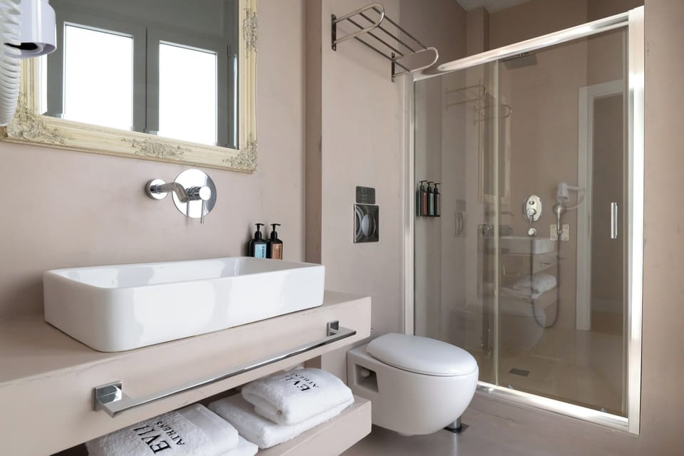 Corner Suite with Balcony | Premium bedding, minibar, in-room safe, desk