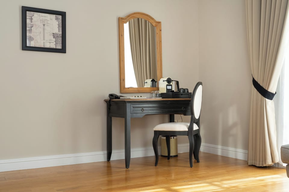 Corner Suite with Balcony | Premium bedding, minibar, in-room safe, desk