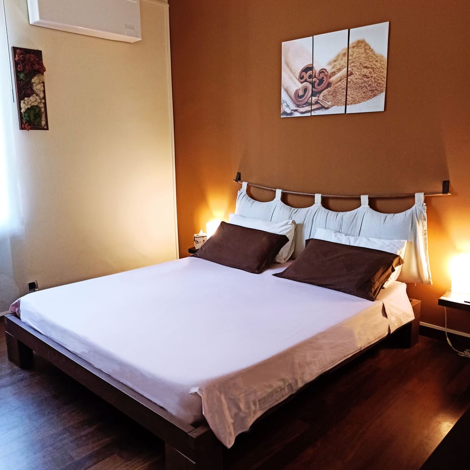 Down comforters, minibar, in-room safe, desk