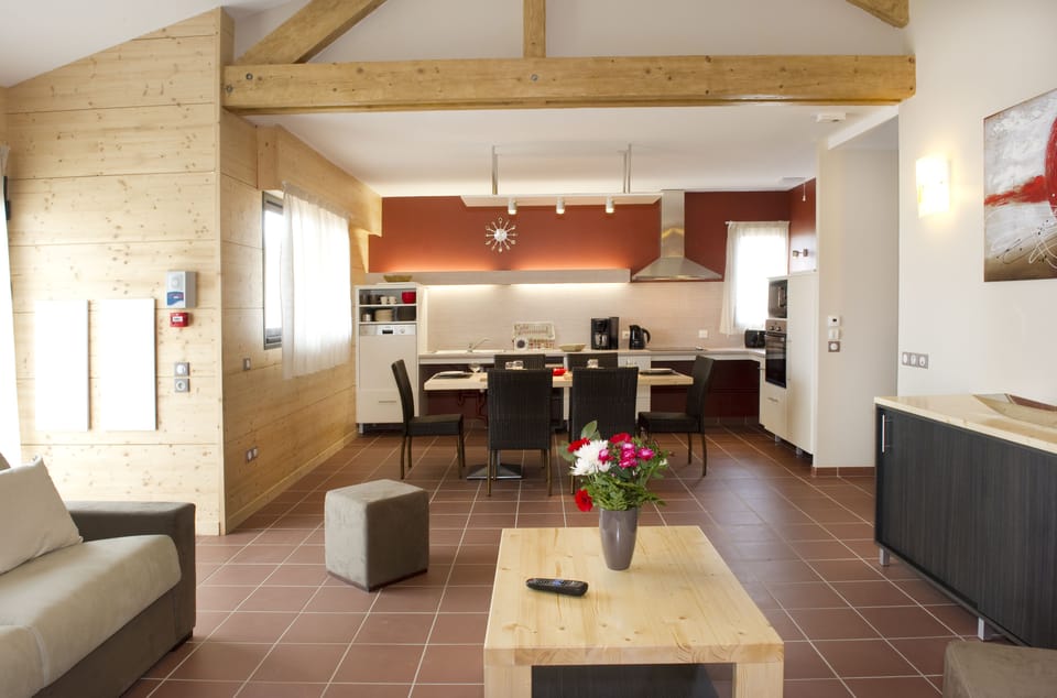 Flat-screen TV, heated floors