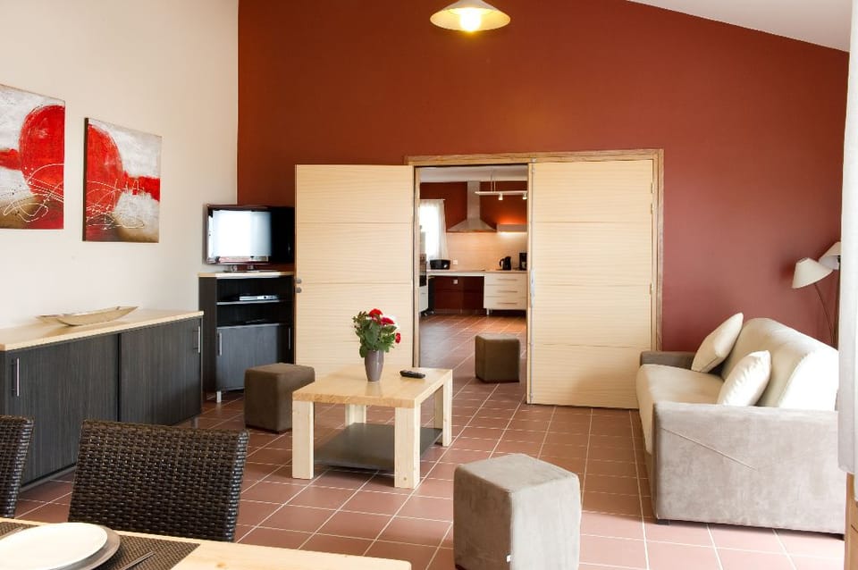 Flat-screen TV, heated floors