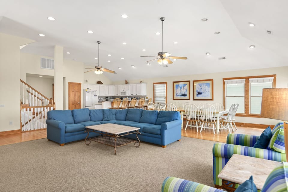 JR36: Bottoms Up | Top Level Living Area