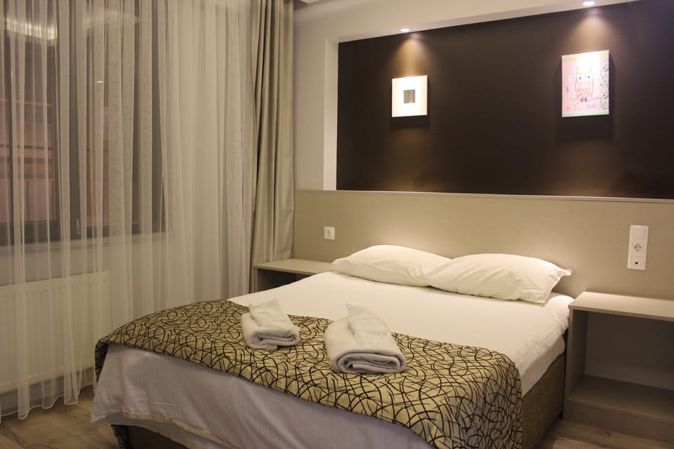 Romantic Double Room | Minibar, desk, laptop workspace, soundproofing
