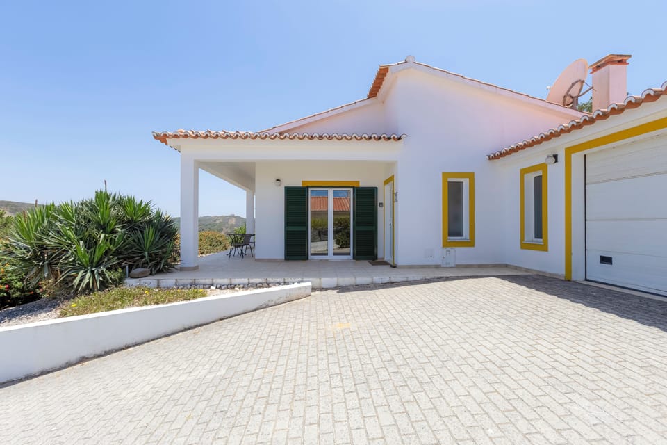 Spacious modern villa with ample off-road parking
