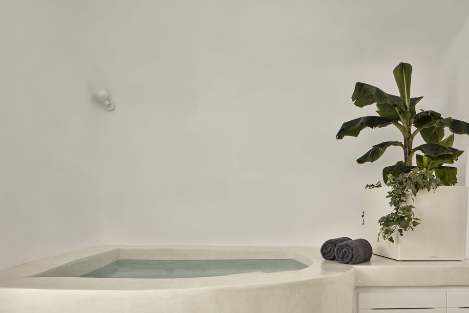 Superior Suite, Hot Tub, Sea View | Private spa tub