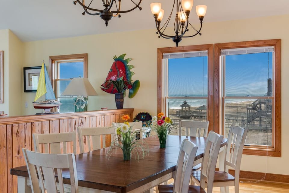 KD01:  Greenwaves III | Top Level Dining Area