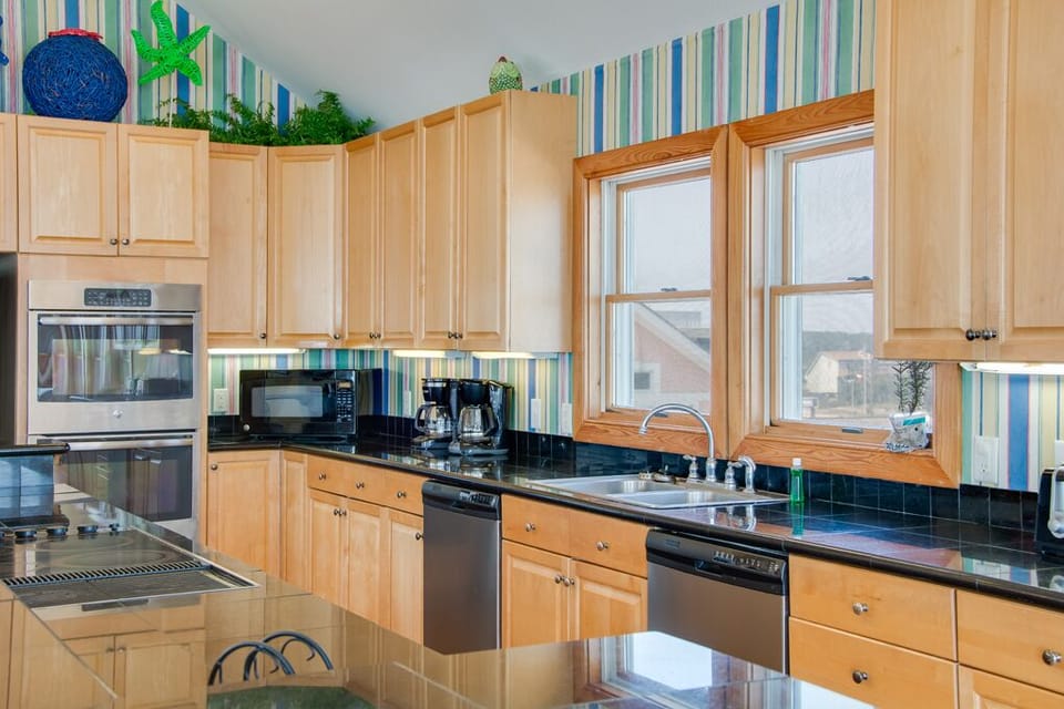 KD01: Greenwaves III | Top Level Kitchen