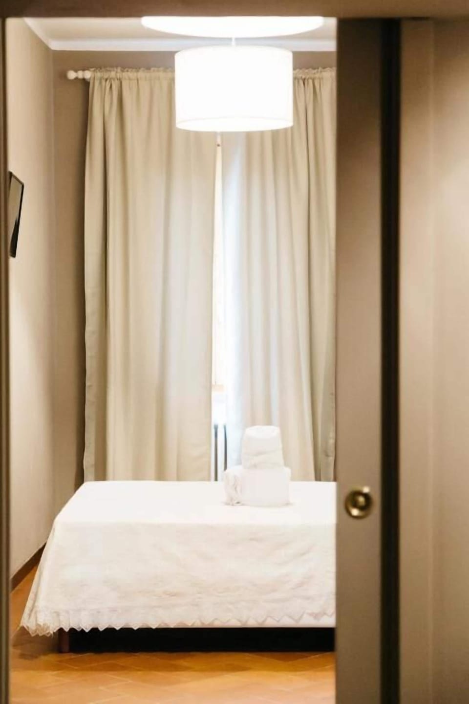Comfort Double Room | In-room safe, desk, free WiFi, bed sheets