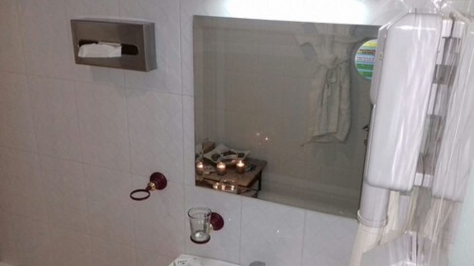 Suite, 1 King Bed, Garden View | Bathroom sink