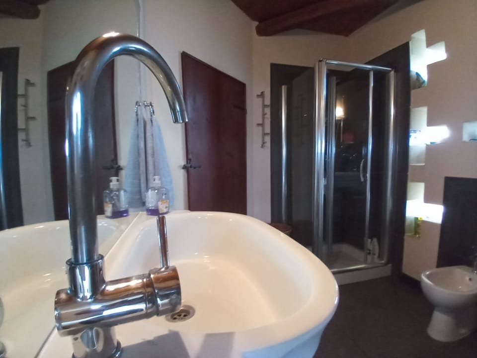 Family Loft | Bathroom | Free toiletries, hair dryer, bidet, towels
