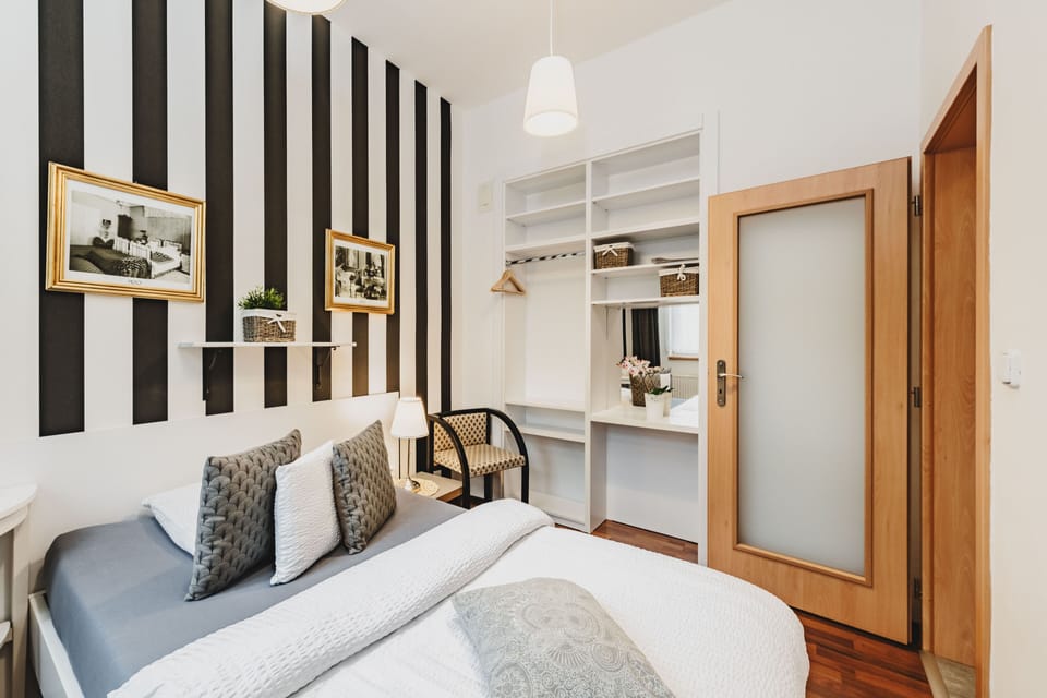 Standard Single Room | 1 bedroom, in-room safe, desk, laptop workspace