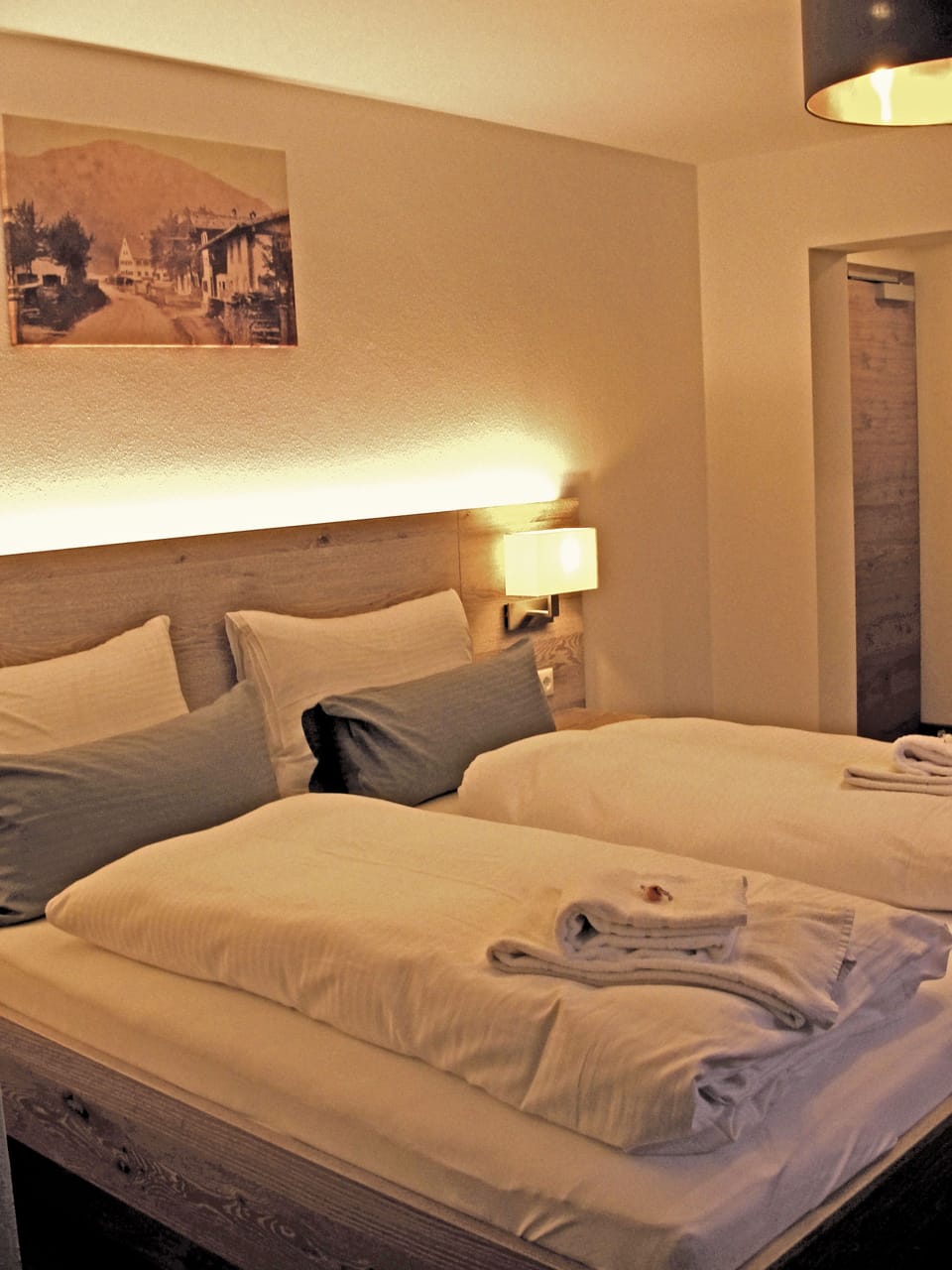 Premium bedding, in-room safe, desk, blackout drapes