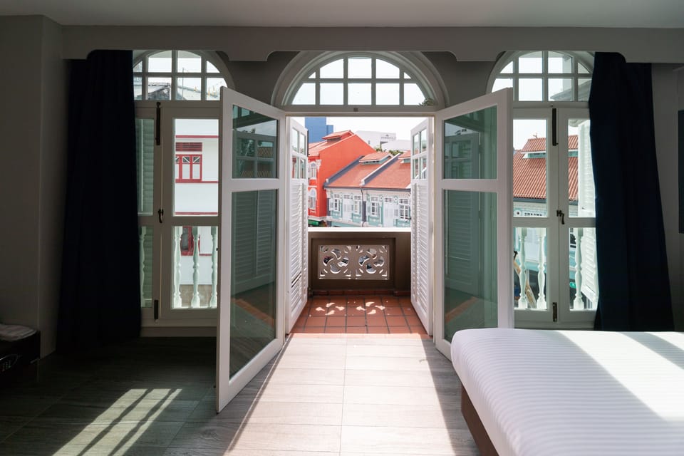 Signature Balcony Queen | In-room safe, iron/ironing board, WiFi (free), bed sheets