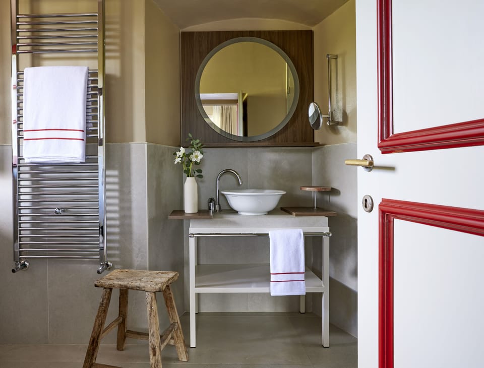 Rainfall showerhead, free toiletries, hair dryer, slippers
