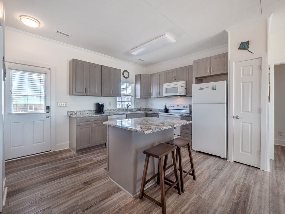 Modern Fully Equipped Kitchen