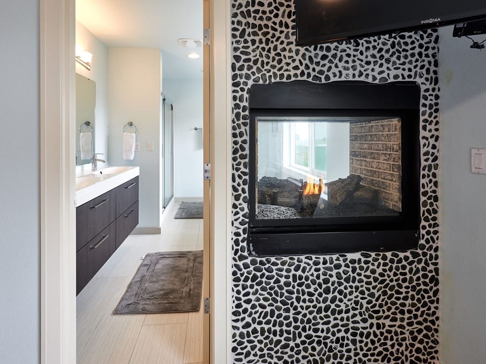 LUXURIOUS RETREAT for 20 GUESTS 19FT SWIM SPA+LARGE DINING+MEDIA ROOM+POOL TABLE House in Lincoln Beach