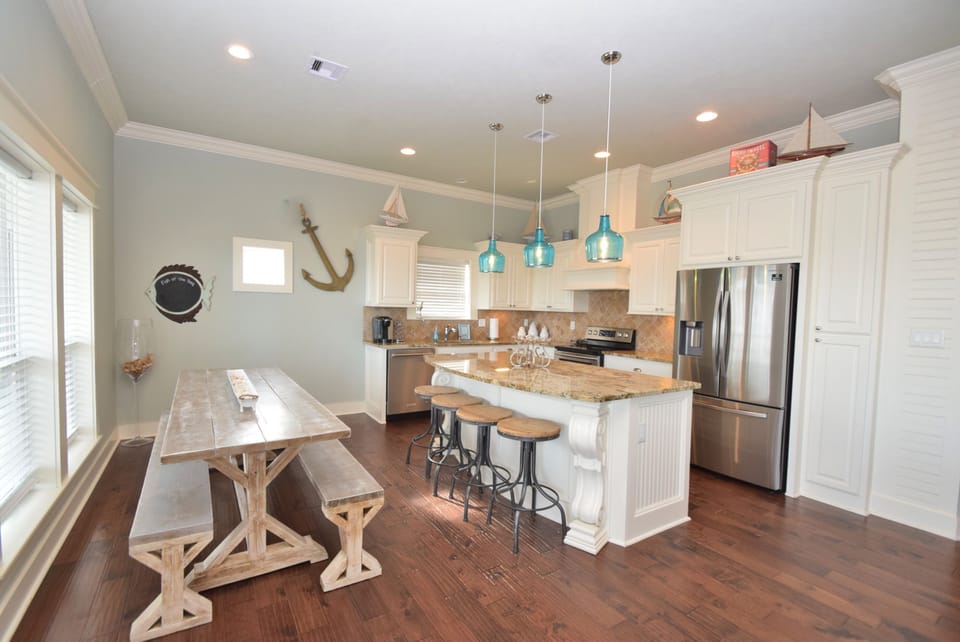 Seating for an additional 4 at the counter top bar