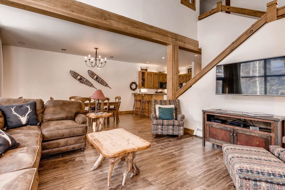 Townhome, 3 Bedrooms | Living area | Flat-screen TV