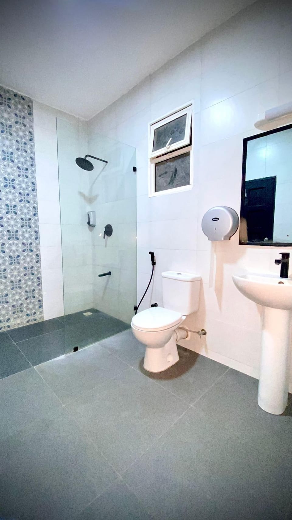 Superior Single Room | Bathroom | Slippers