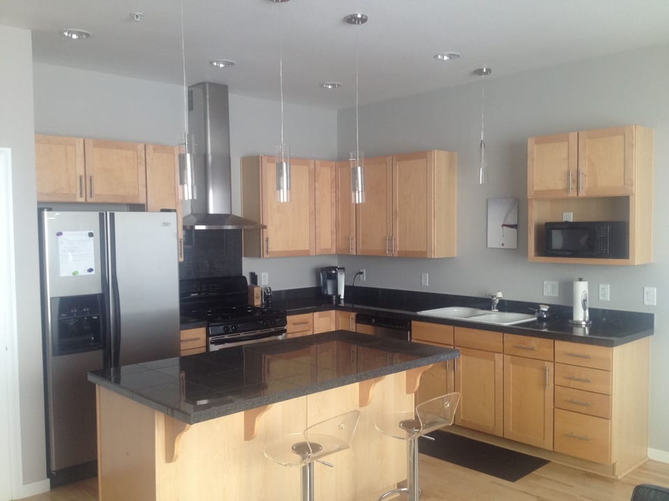 Spacious and fully equipped kitchen with gas grill and all the cookware you should need