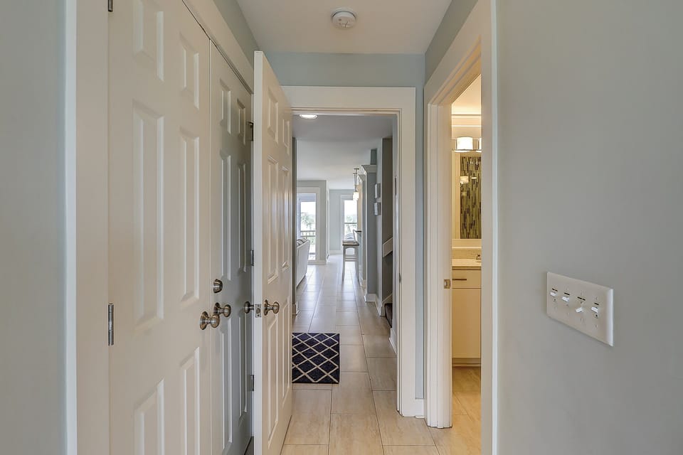 23 Lands End Road - King Bedroom (1st Floor)