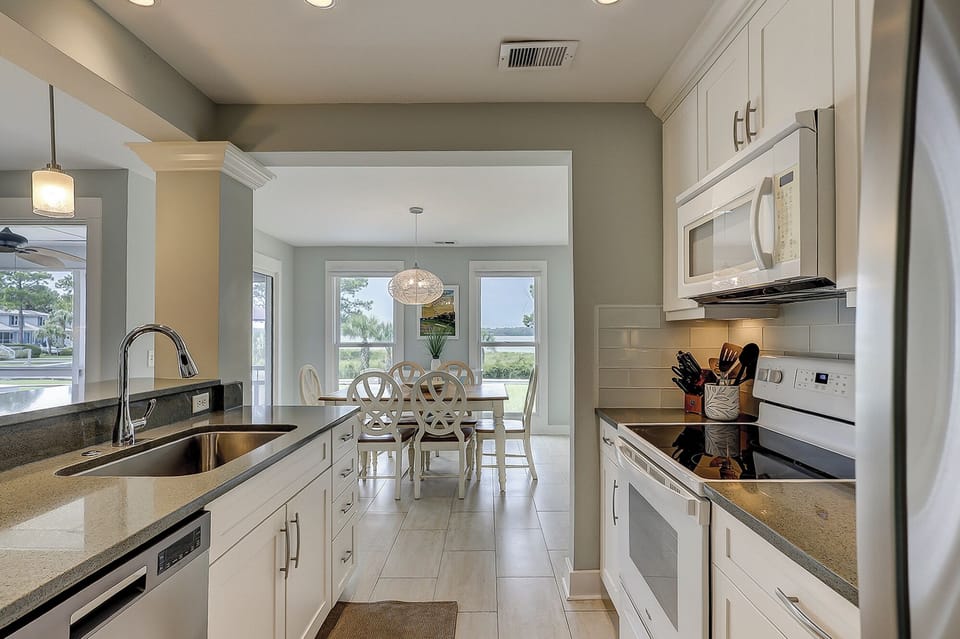 23 Lands End Road - Kitchen (1st Floor)