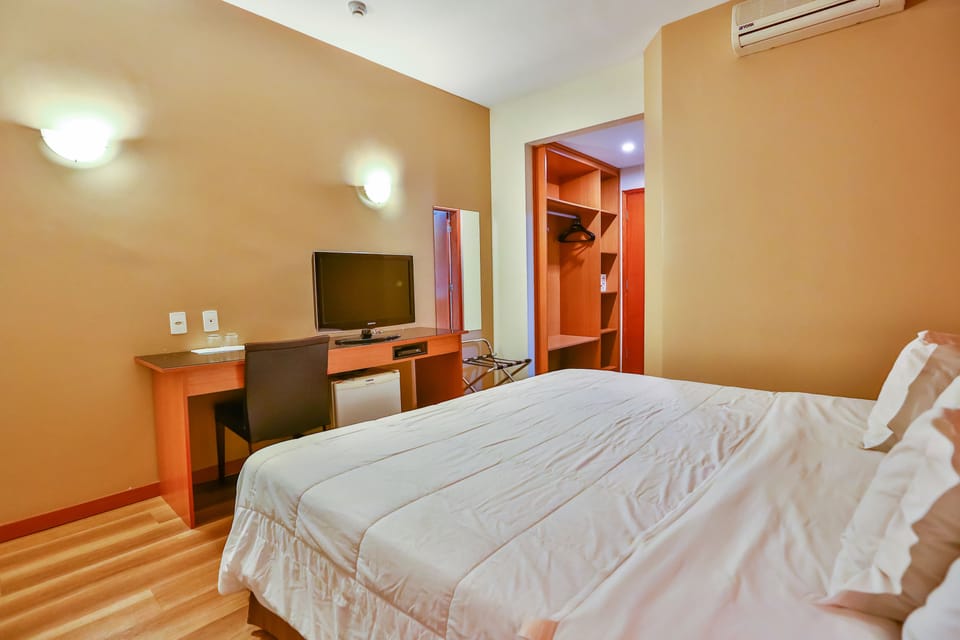 Superior Room, 1 Queen Bed | Minibar, in-room safe, desk, soundproofing