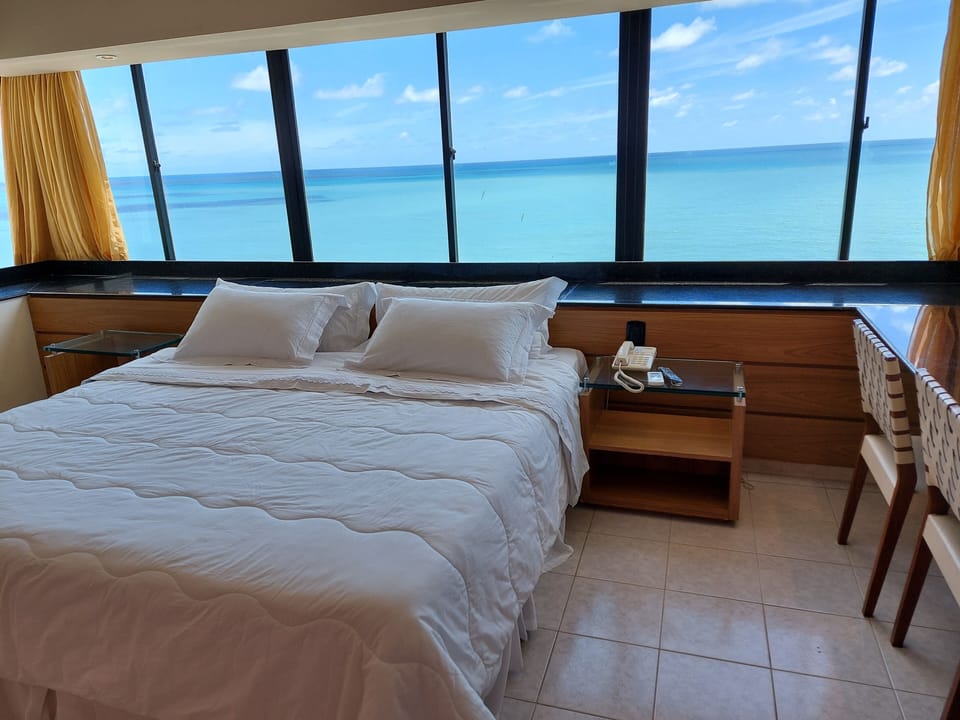 Suite | Minibar, in-room safe, desk, free cribs/infant beds